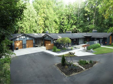 A home in BloomfieldCharterTownship_Oakland