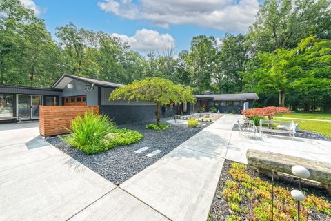 A home in BloomfieldCharterTownship_Oakland