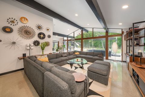 A home in BloomfieldCharterTownship_Oakland