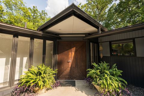 A home in BloomfieldCharterTownship_Oakland