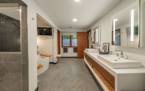 A home in BloomfieldCharterTownship_Oakland
