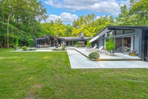 A home in BloomfieldCharterTownship_Oakland