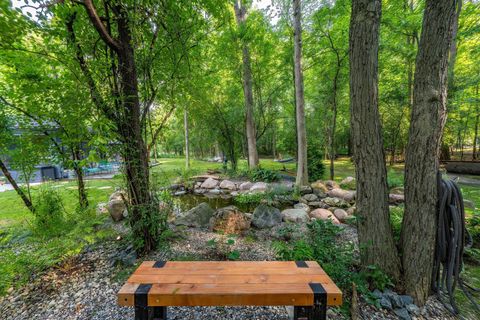 A home in BloomfieldCharterTownship_Oakland