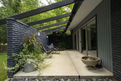 A home in BloomfieldCharterTownship_Oakland