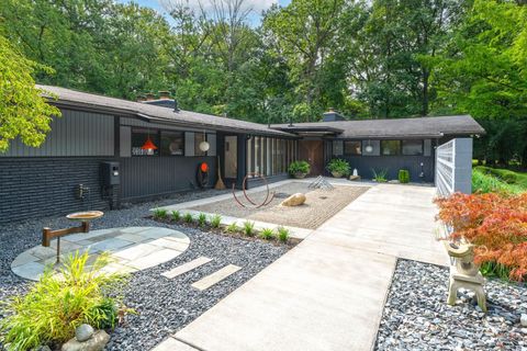 A home in BloomfieldCharterTownship_Oakland