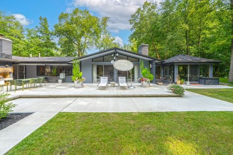A home in BloomfieldCharterTownship_Oakland