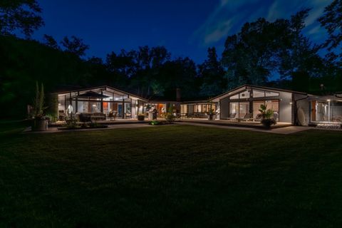 A home in BloomfieldCharterTownship_Oakland