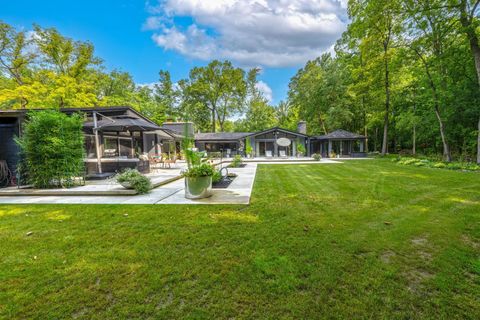 A home in BloomfieldCharterTownship_Oakland