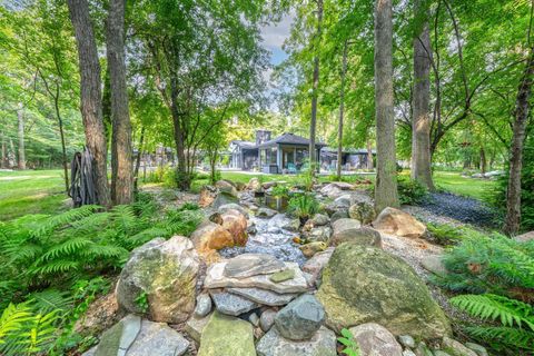 A home in BloomfieldCharterTownship_Oakland