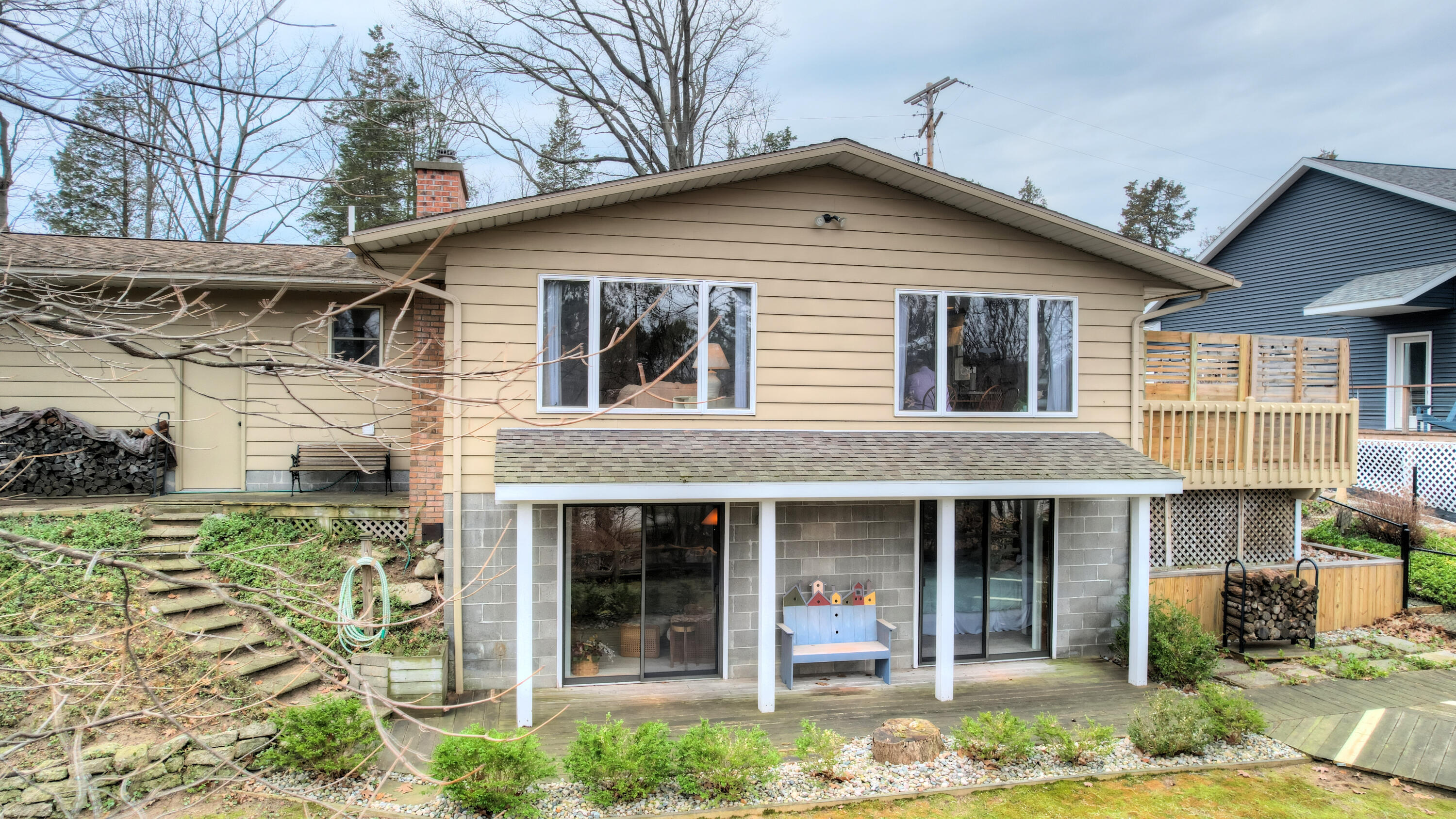 13760 Lakeshore Drive