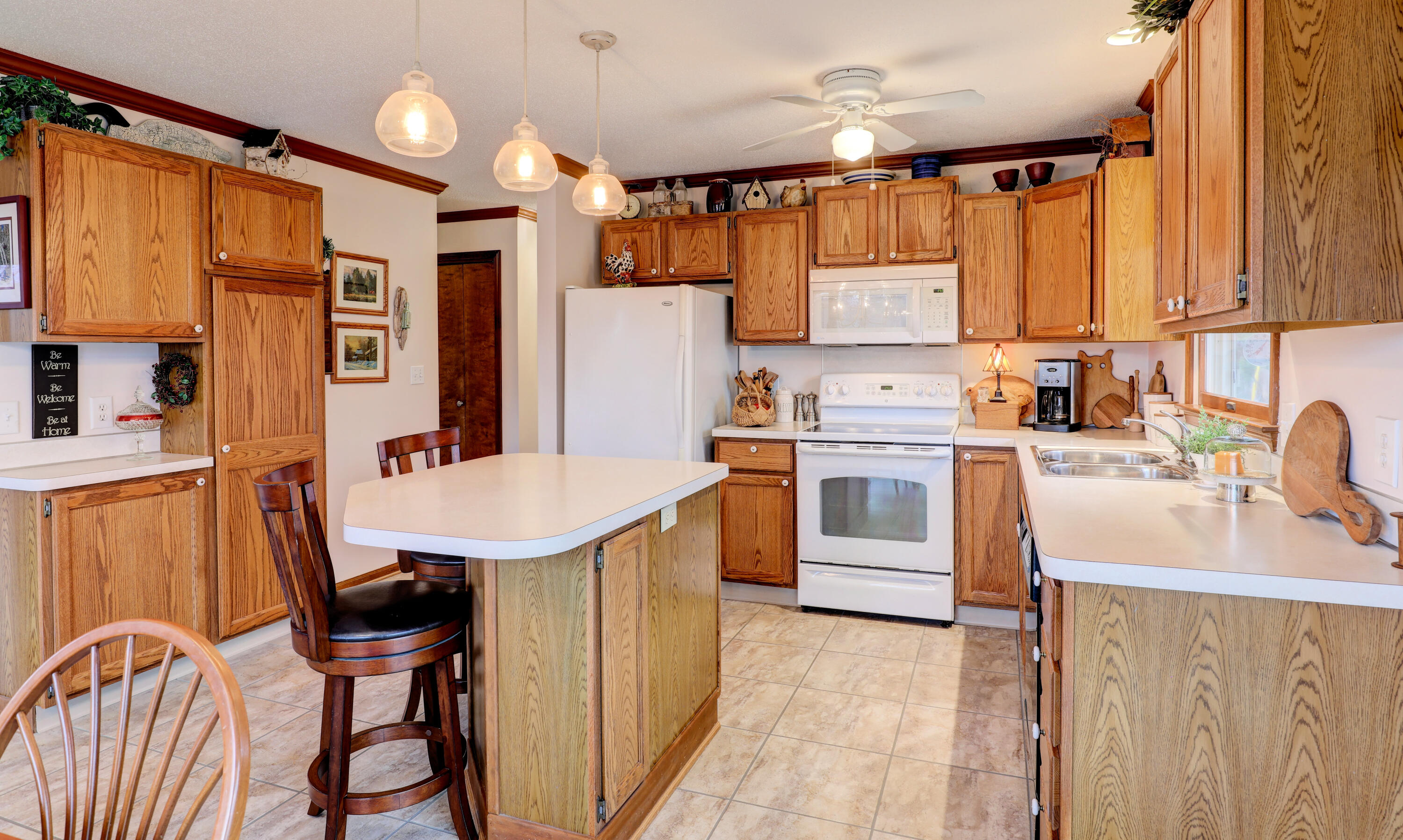 13760 Lakeshore Drive