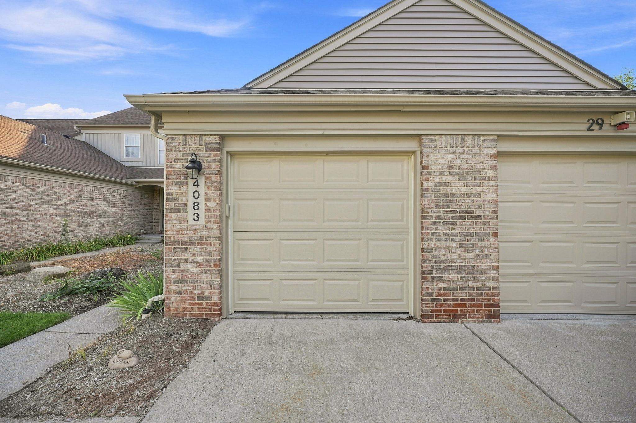 4083 W Hunters Circle
