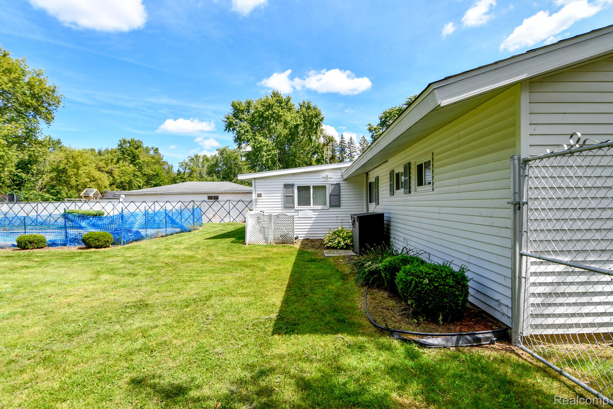 Genesee Charter Township, Michigan 48506, United States, 3 Bedrooms Bedrooms, ,2 BathroomsBathrooms,Residential,Active,232153