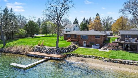2596 N Williams Lake Road Waterford Charter Township MI 48327