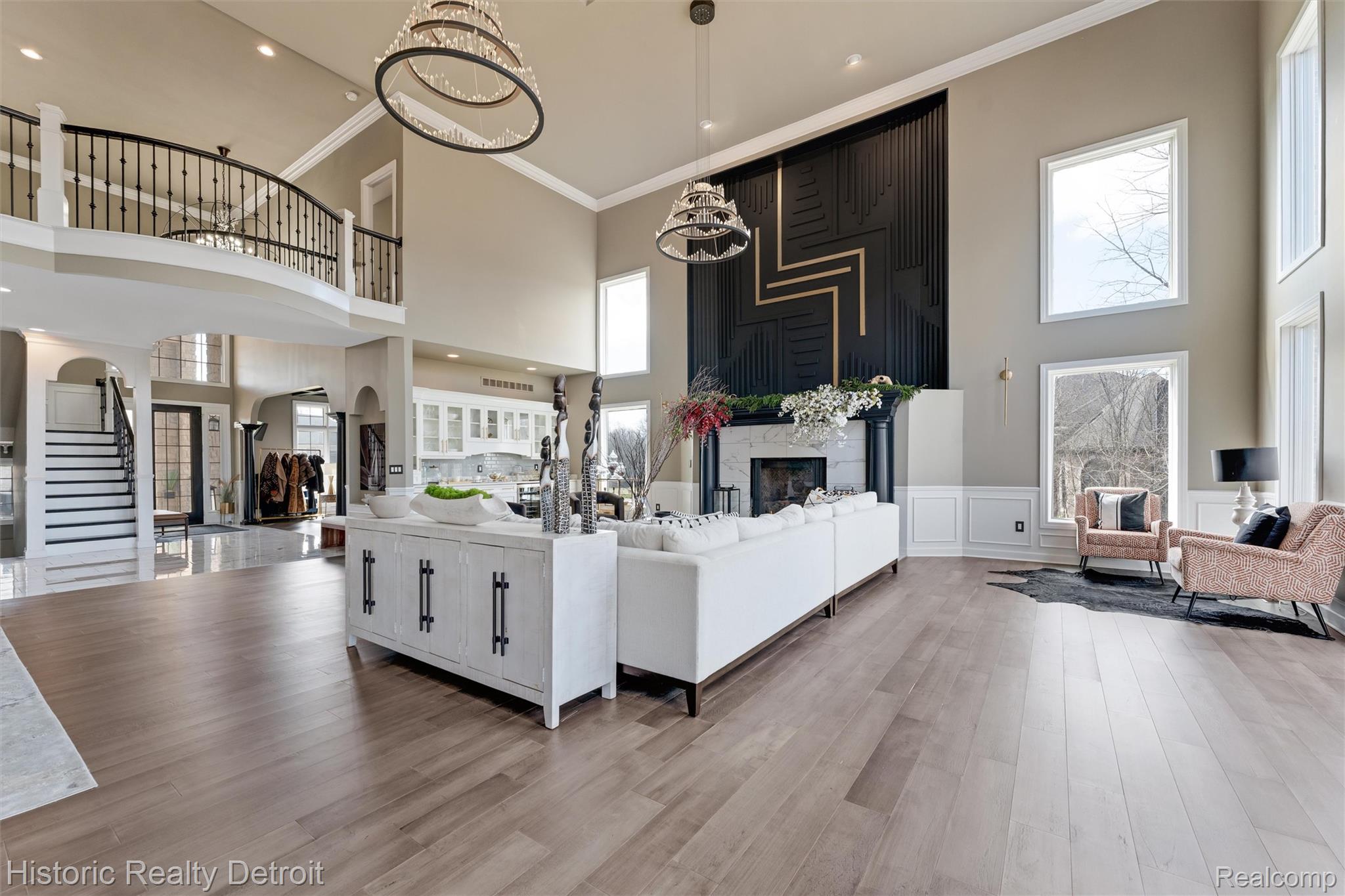 5695 N Branford Drive N