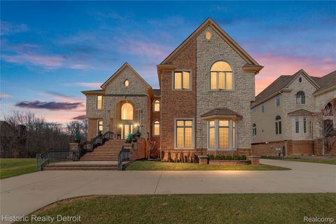 5695 N Branford Drive N West Bloomfield Charter Township MI 48322