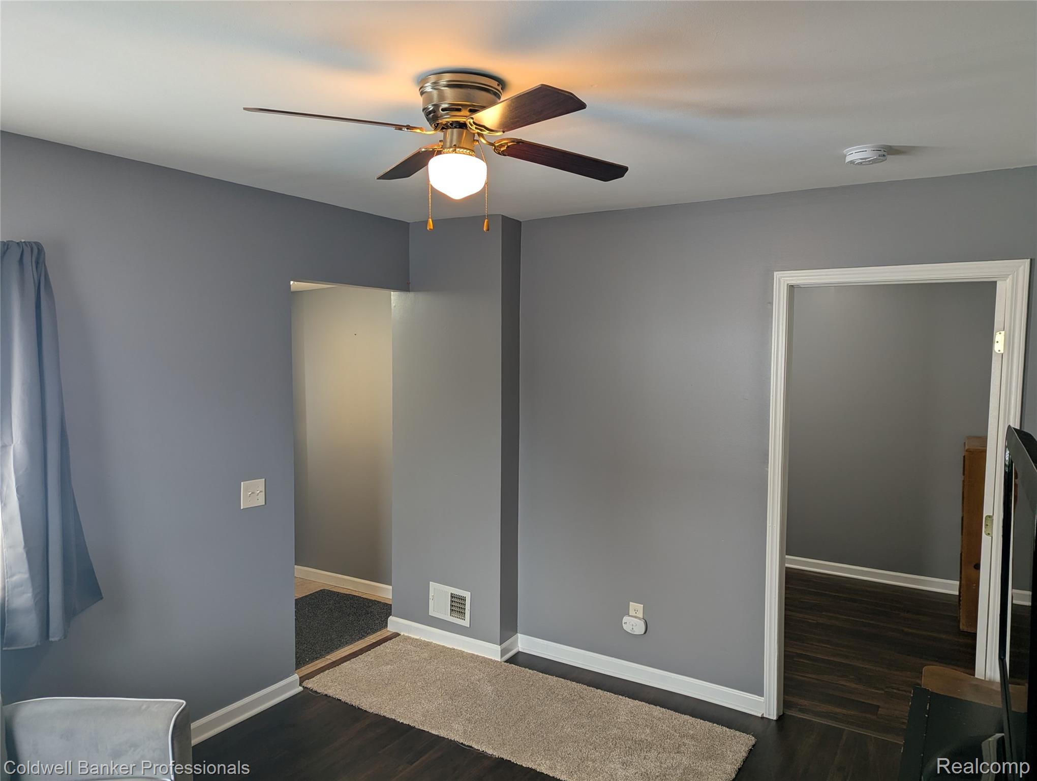 145 W Chicago Avenue