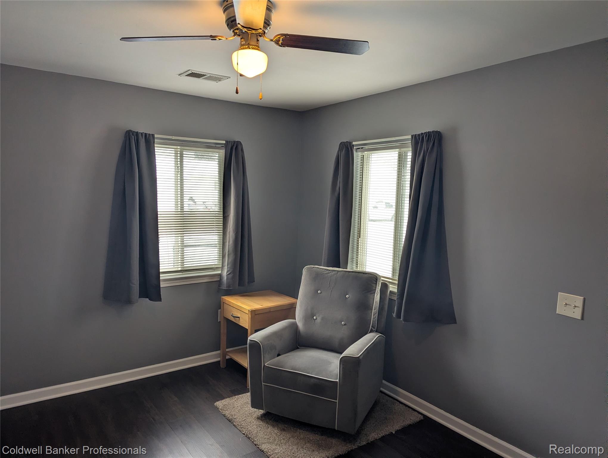 145 W Chicago Avenue