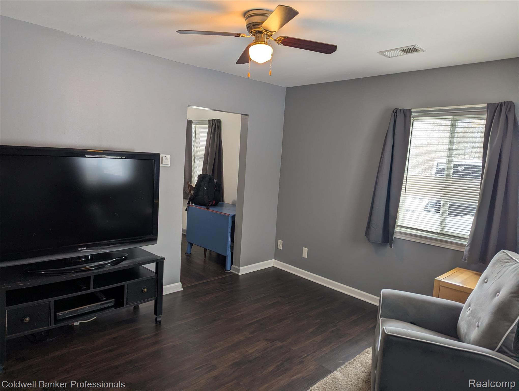 145 W Chicago Avenue