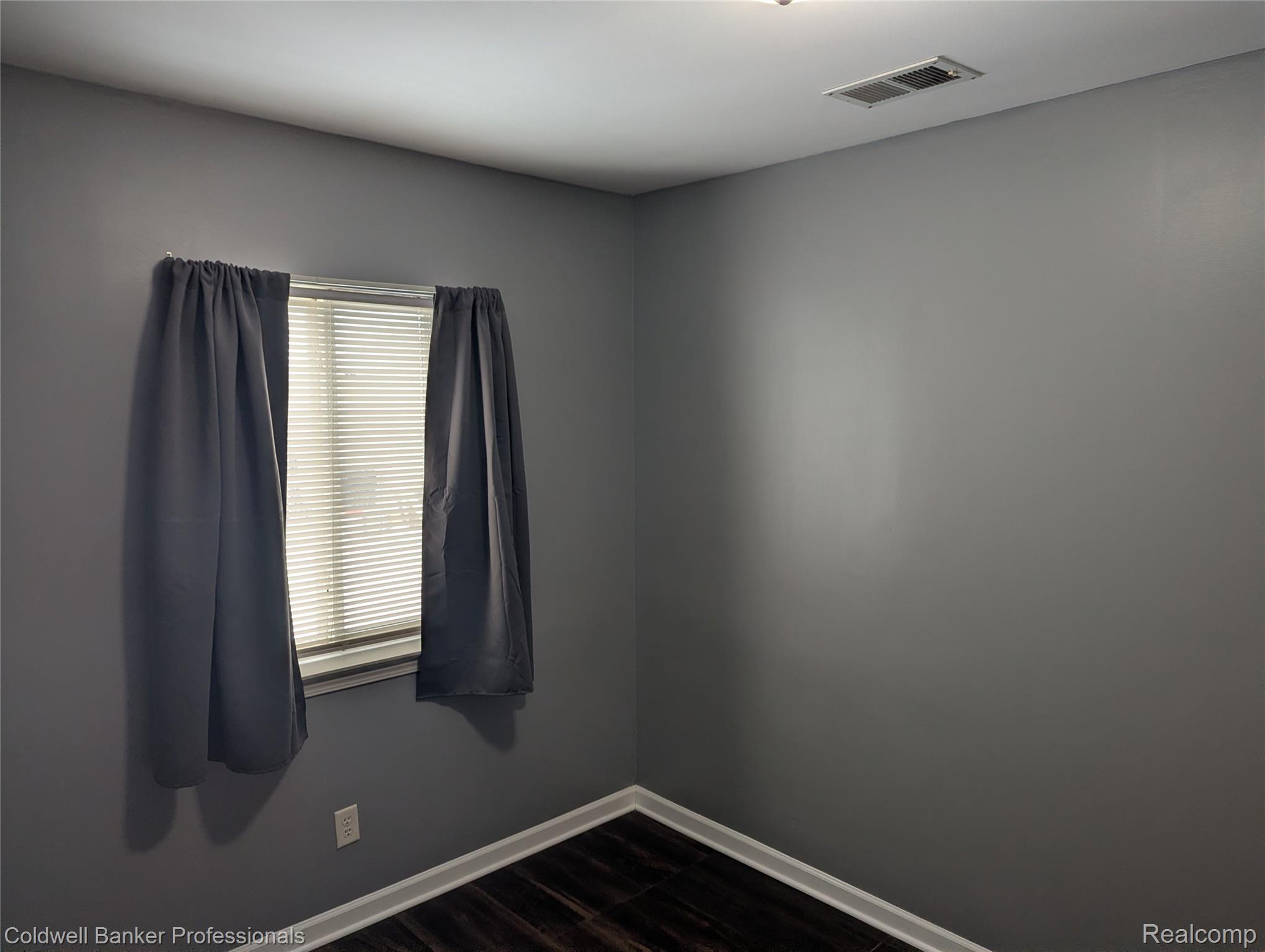 145 W Chicago Avenue