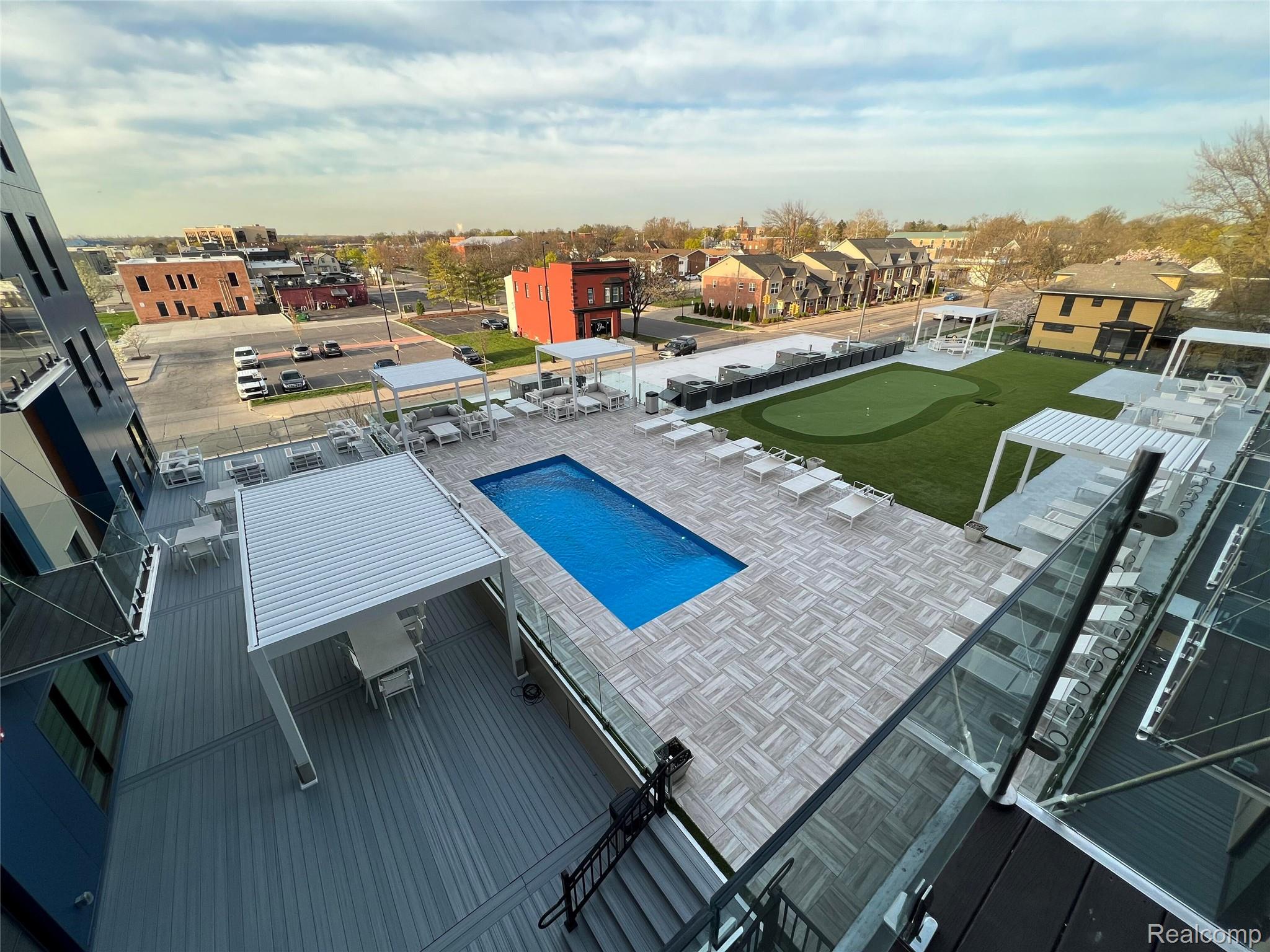 166 Oak Street 410
