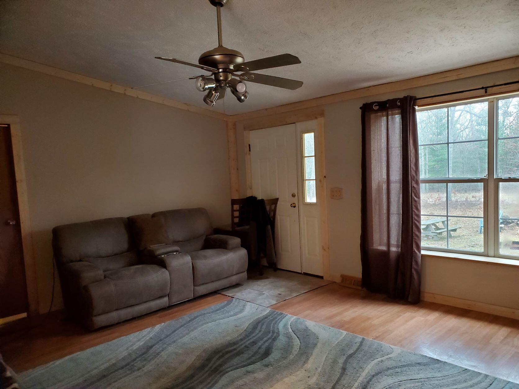 9113 N Kaderabek Trail