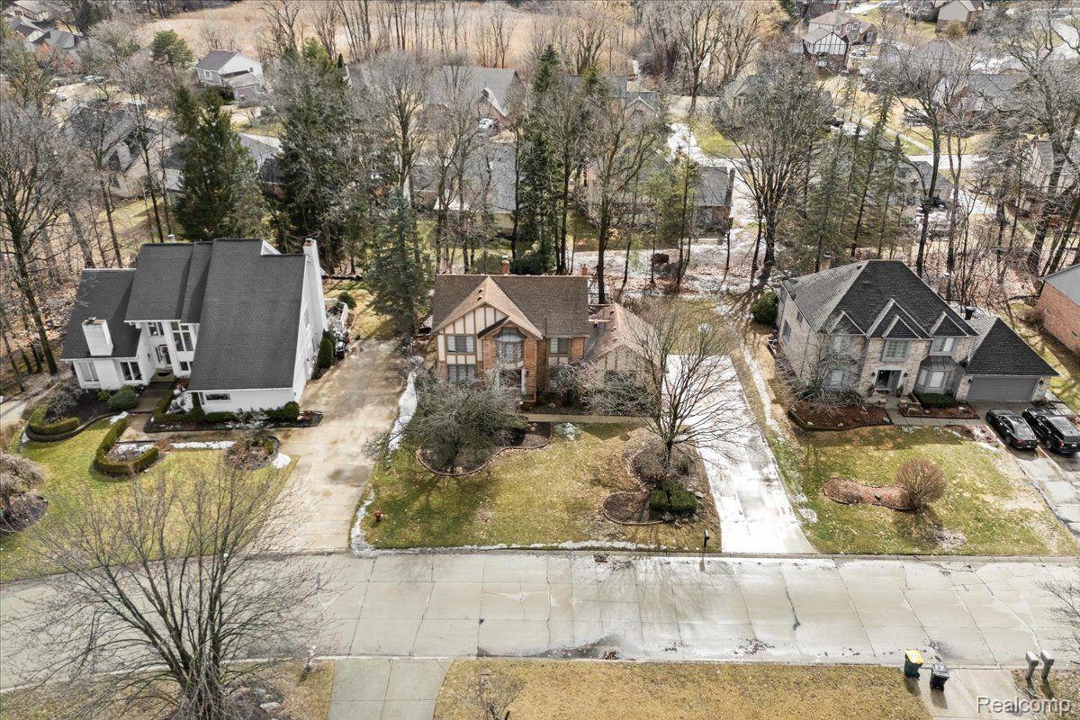 28947 GLENBROOK Drive