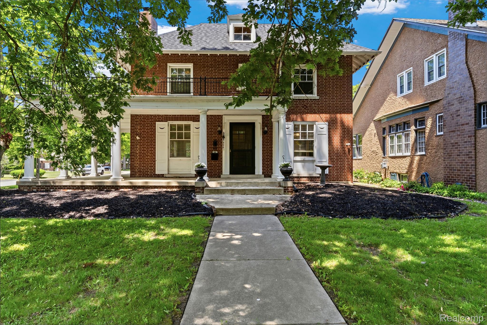 806 W Oliver Street