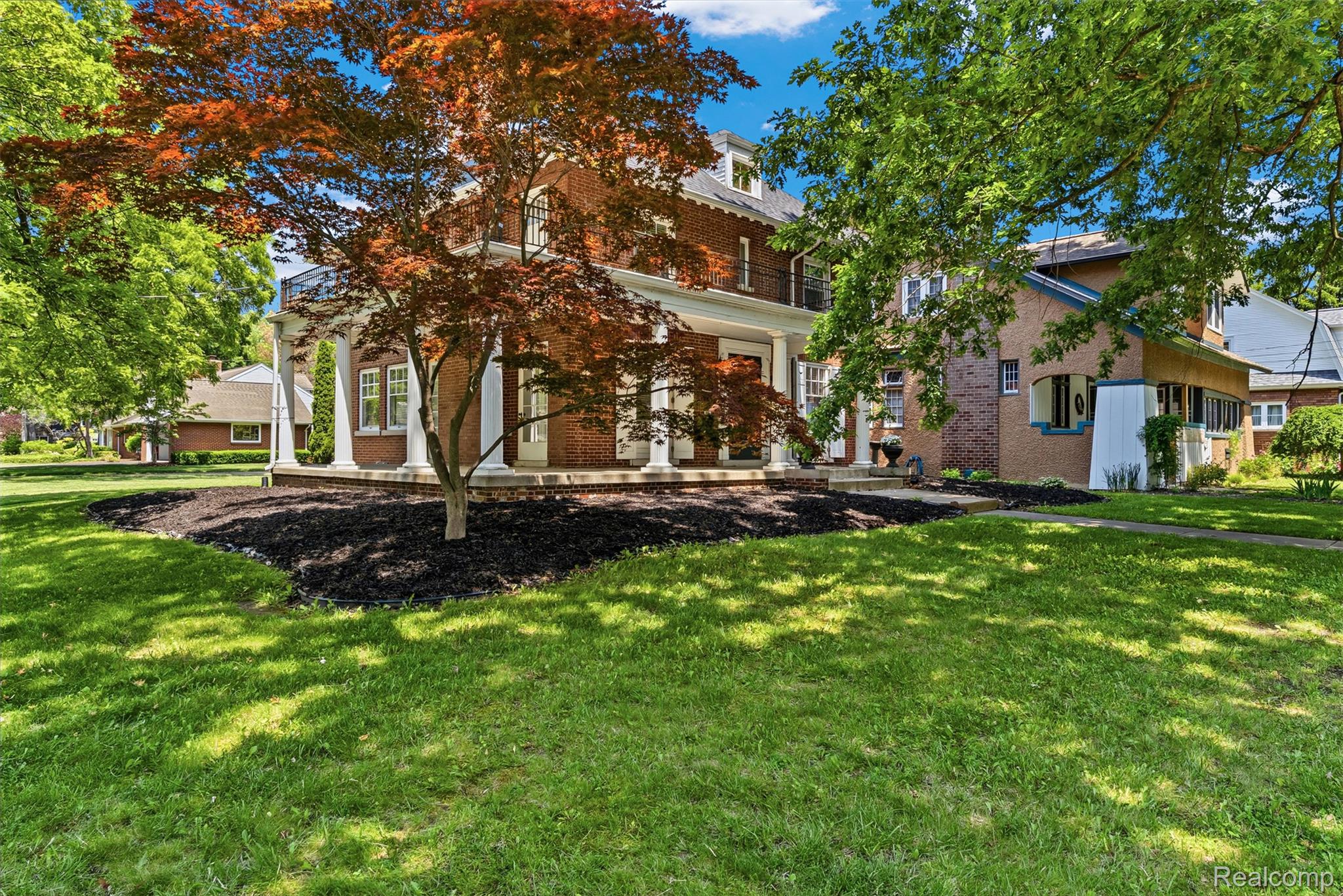 806 W Oliver Street
