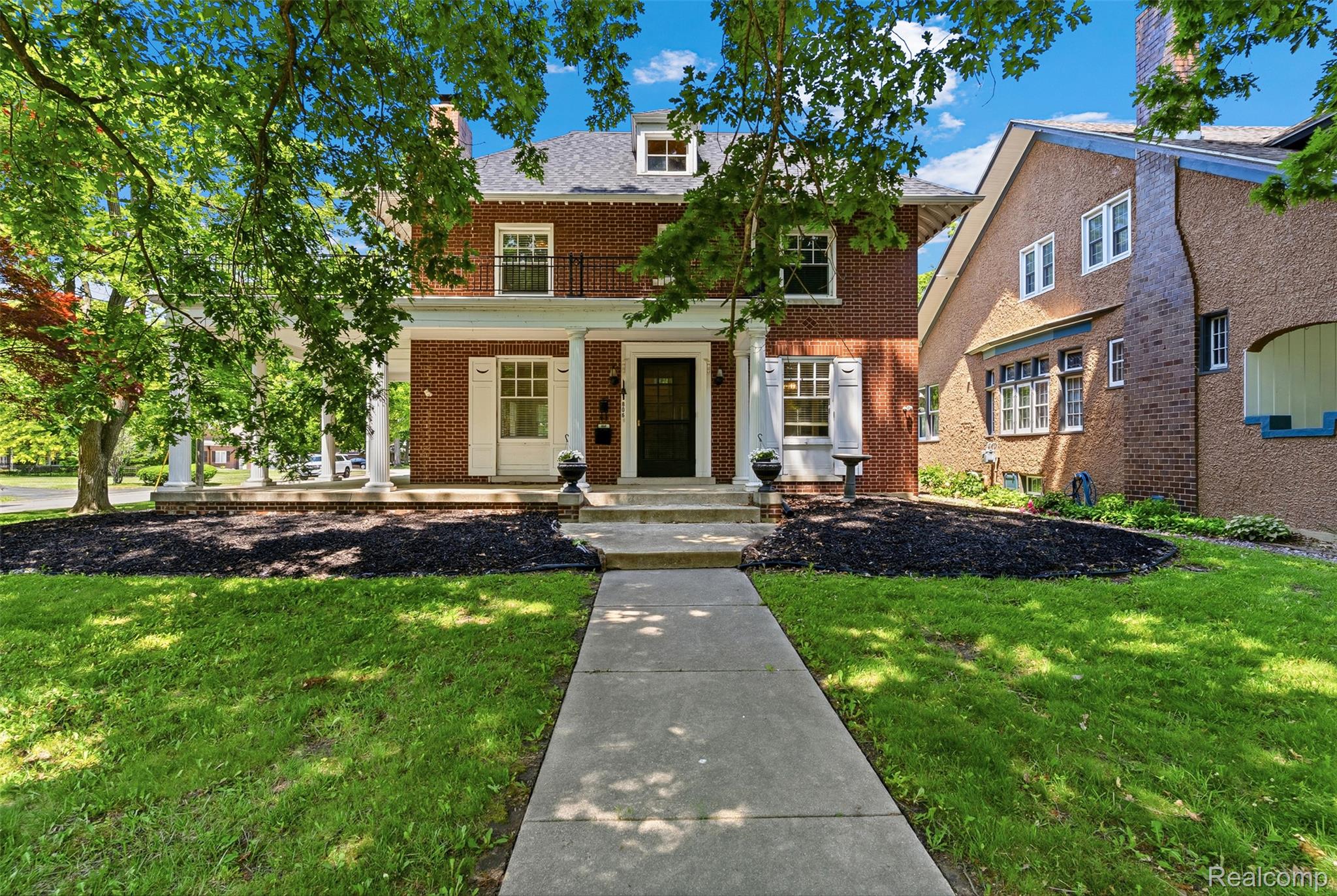 806 W Oliver Street