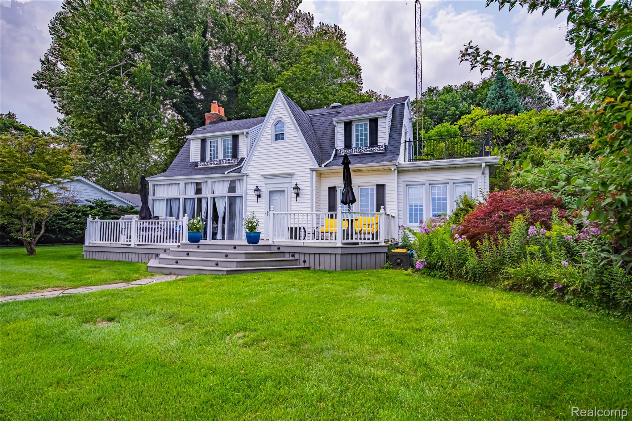 5630 Lakeshore Road