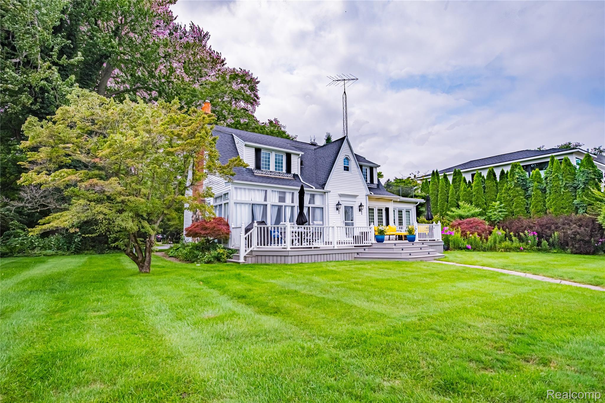 5630 Lakeshore Road