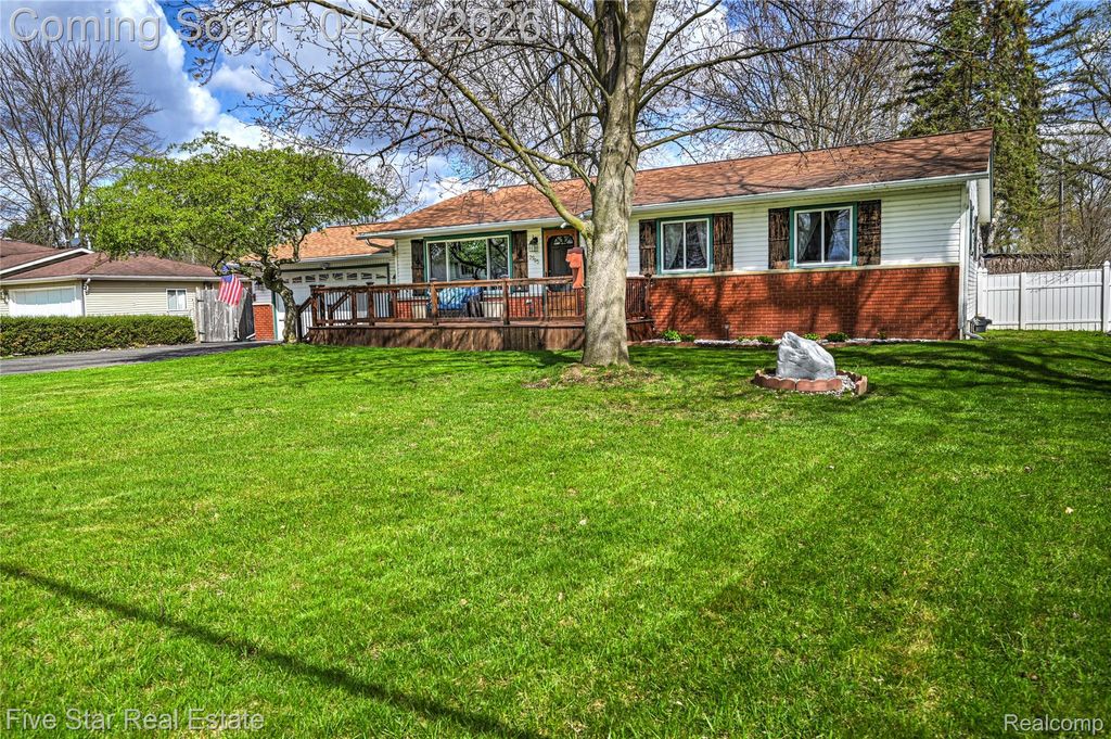 Photo of 2995 Beaumont Drive, Highland Charter Township, MI 48356 (MLS # 20261027054)