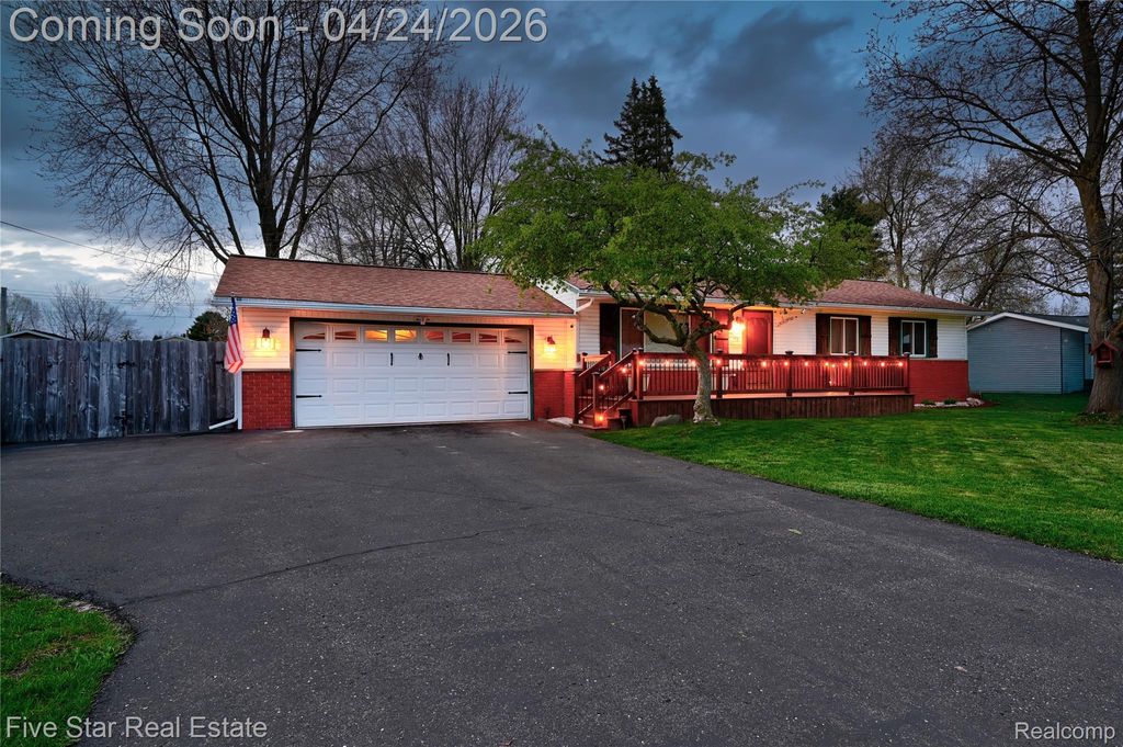 Photo of 2995 Beaumont Drive, Highland Charter Township, MI 48356 (MLS # 20261027054)