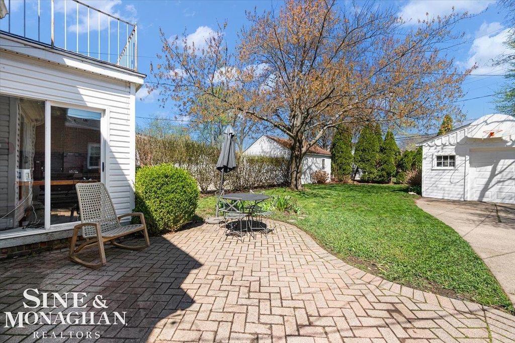 Photo of 1866 Country Club Road, Grosse Pointe Woods City, MI 48236 (MLS # 58050205167)