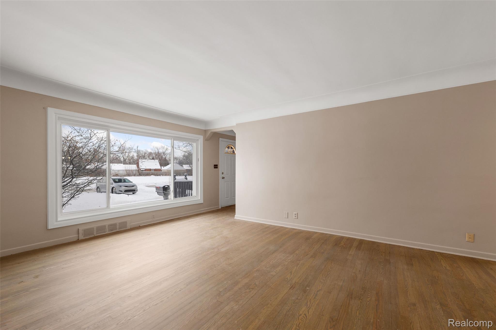 Grosse Pointe City, Michigan 48236, United States, 3 Bedrooms Bedrooms, ,2 BathroomsBathrooms,Residential,Active,138884