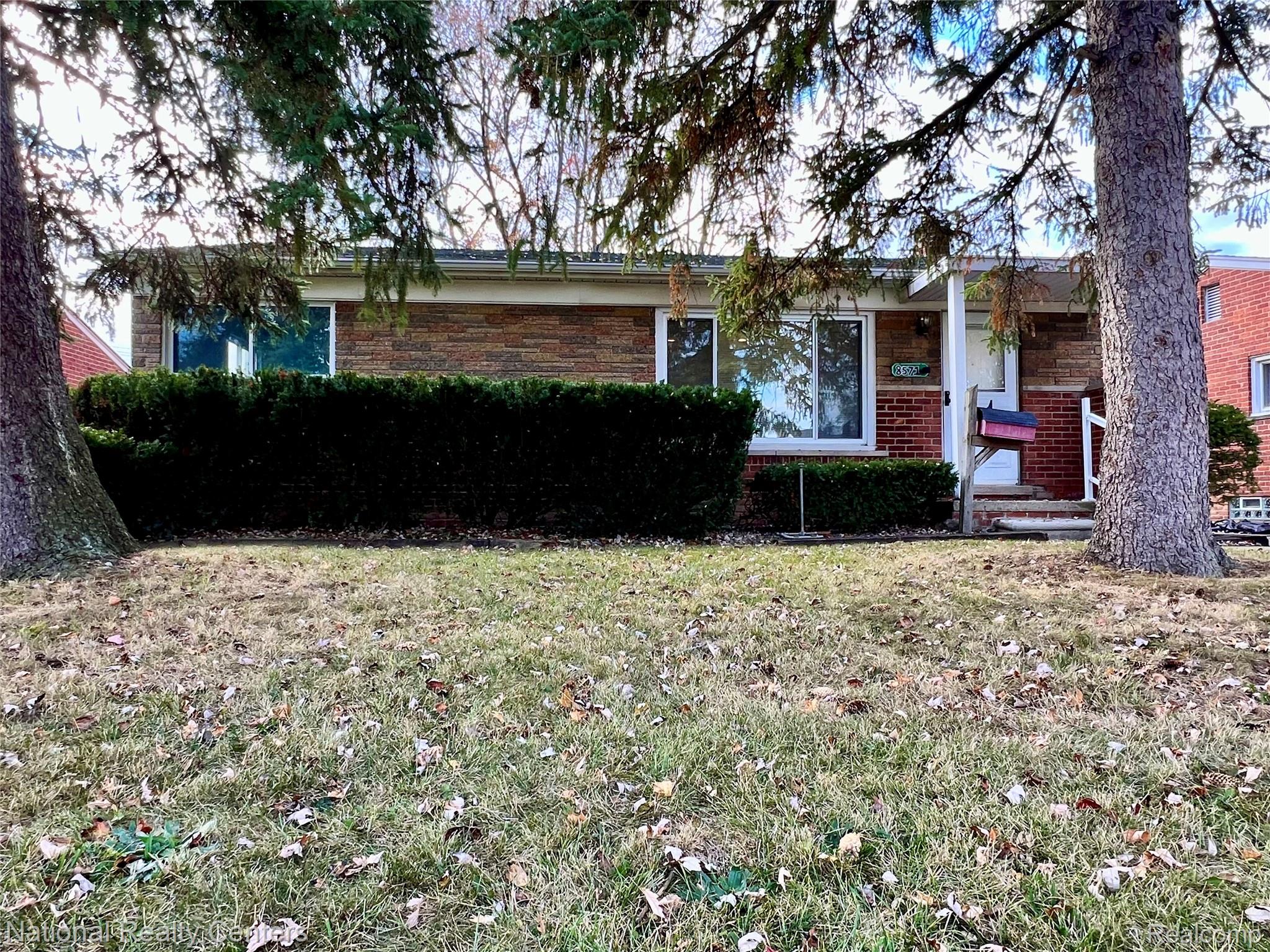 8571 Cranston Street