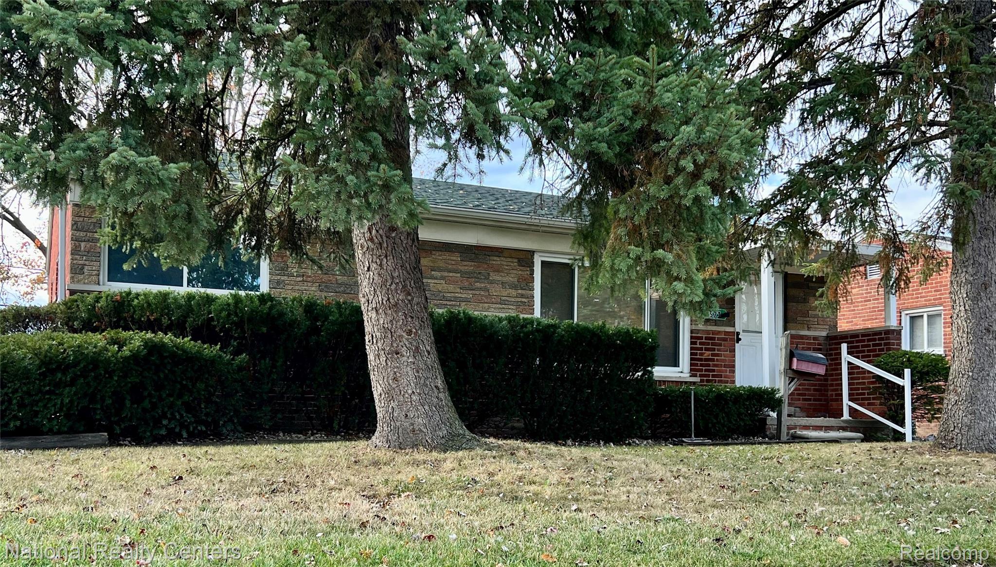 8571 Cranston Street