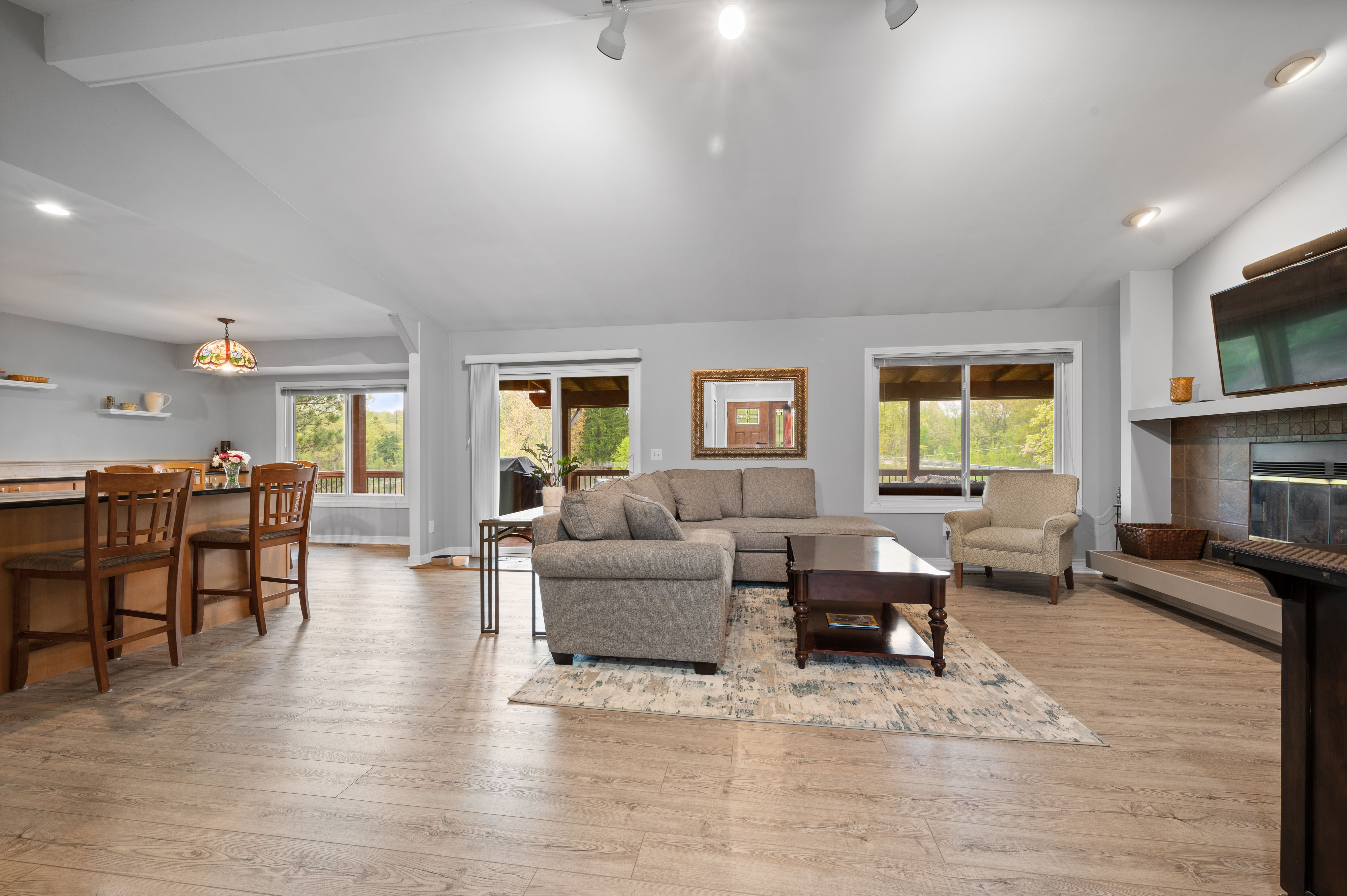 2612 SHADY HOLLOW Drive