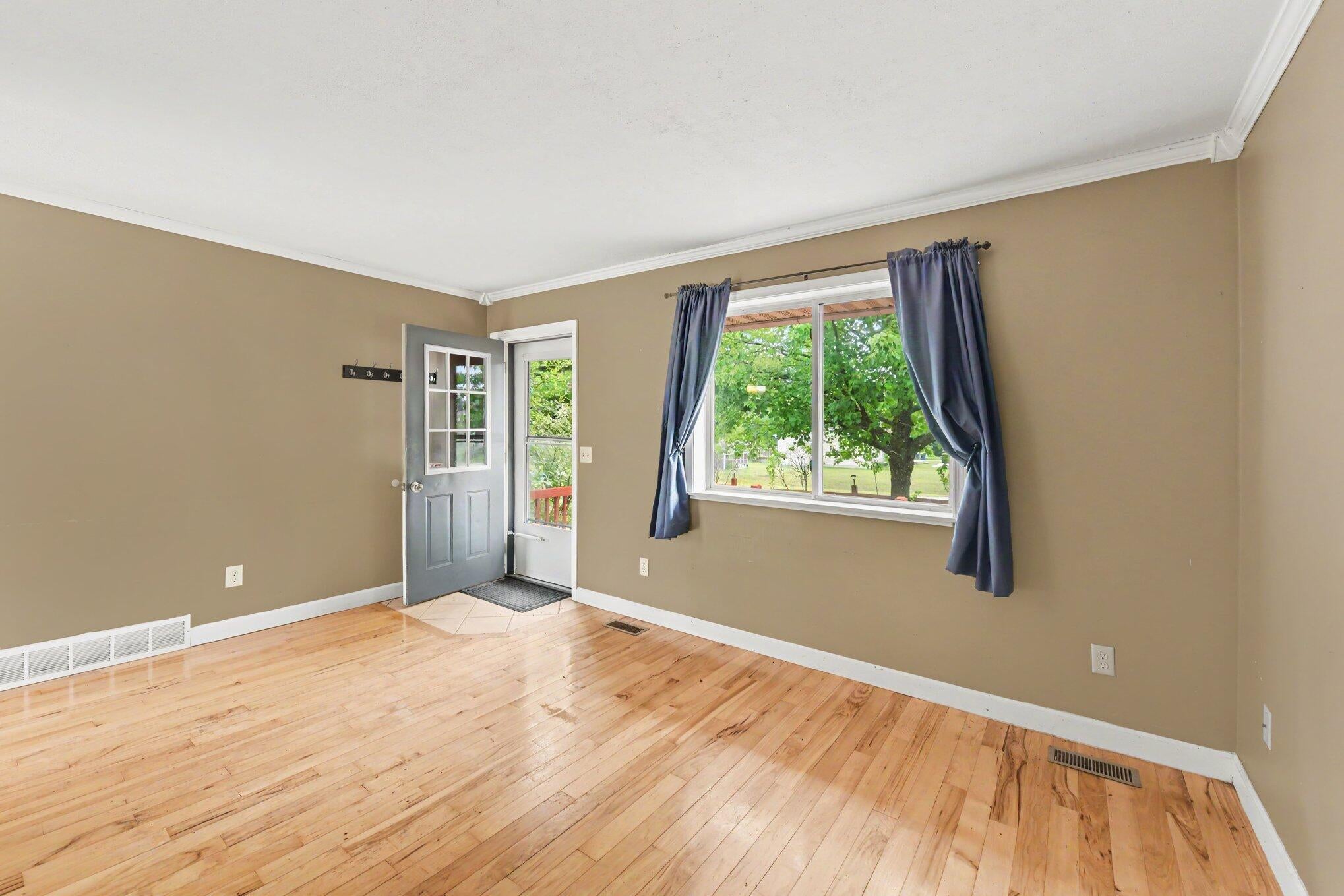 1862 W Curry Drive