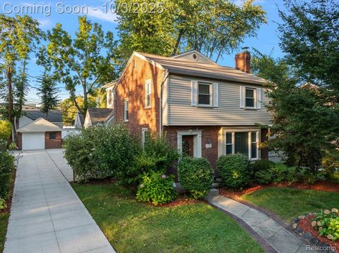 13154 Kingston Avenue Huntington Woods City MI 48070