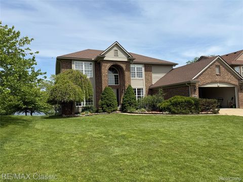 1953 Twin Sun Circle Walled Lake City MI 48390