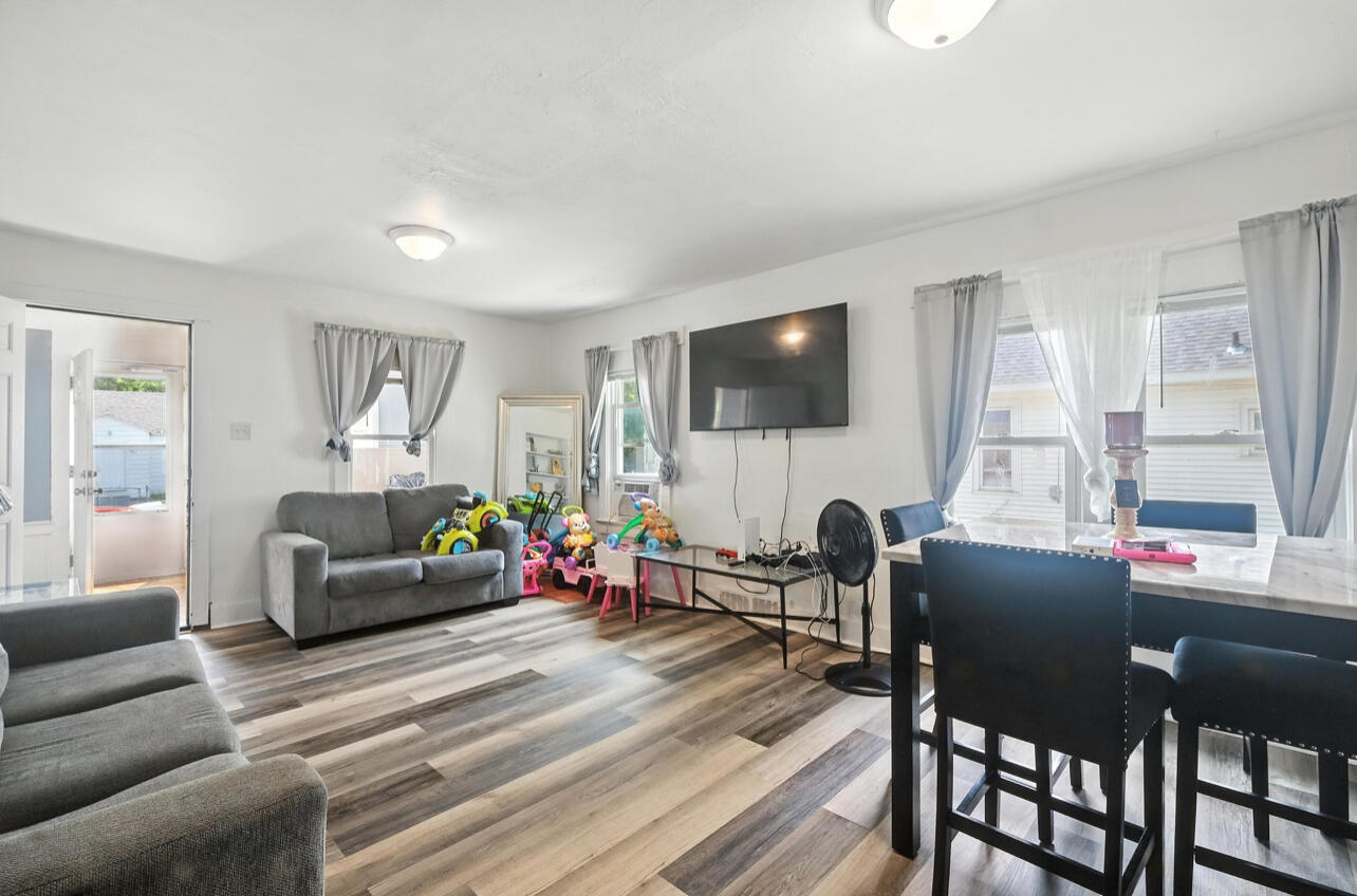 1026 Superior Street