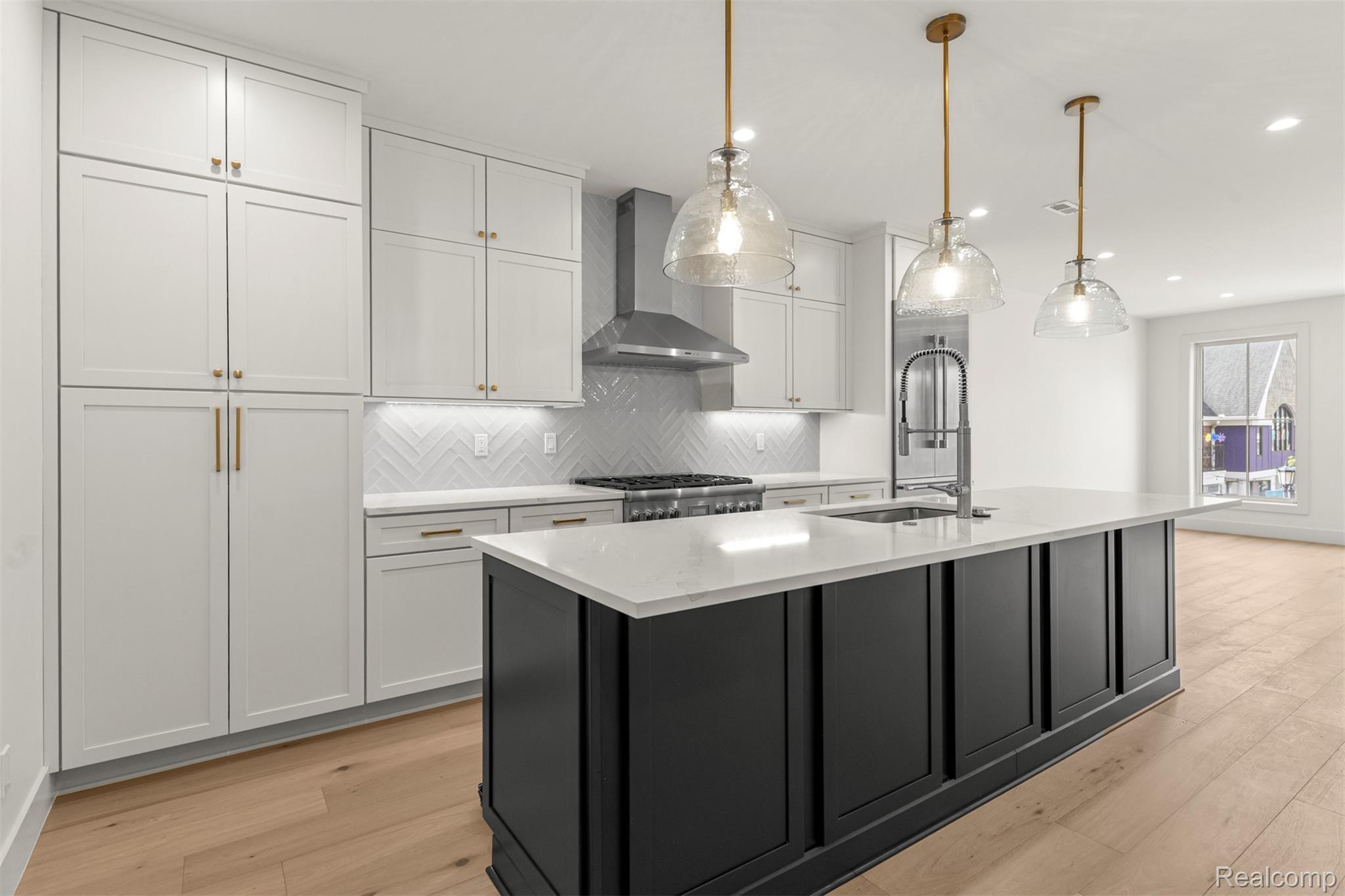 156 N Center Unit 203