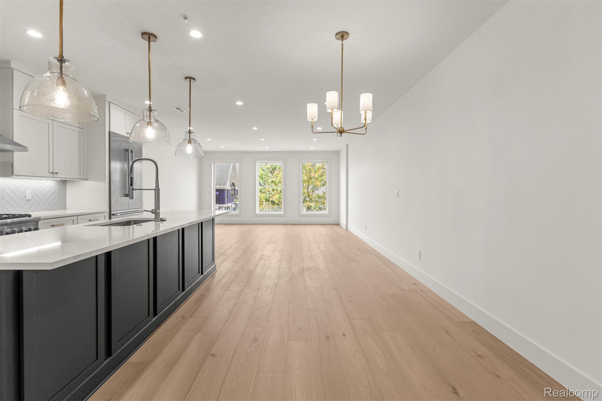 156 N Center Unit 203