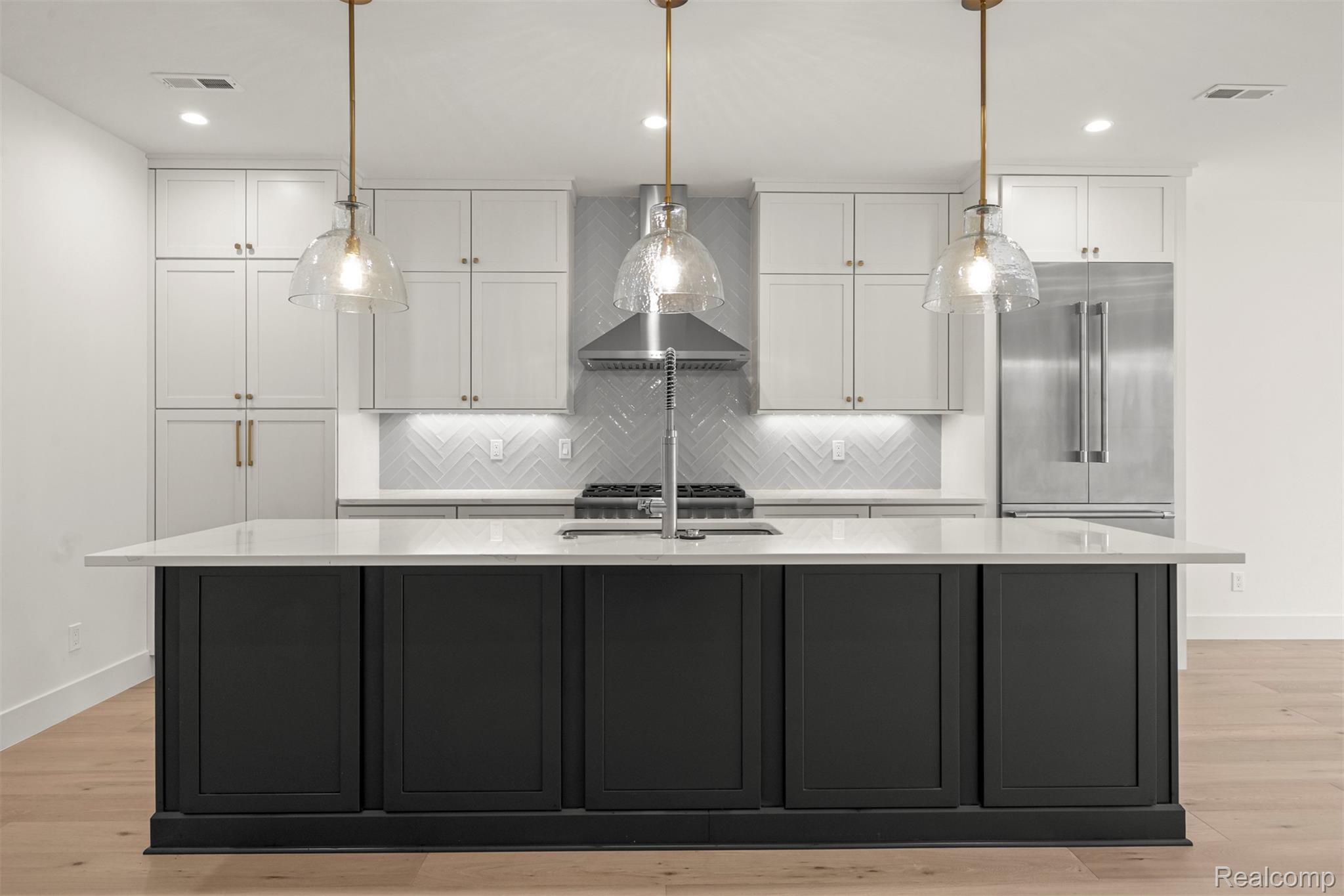 156 N Center Unit 203