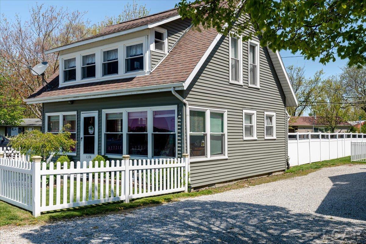 1398 Lakeshore Drive