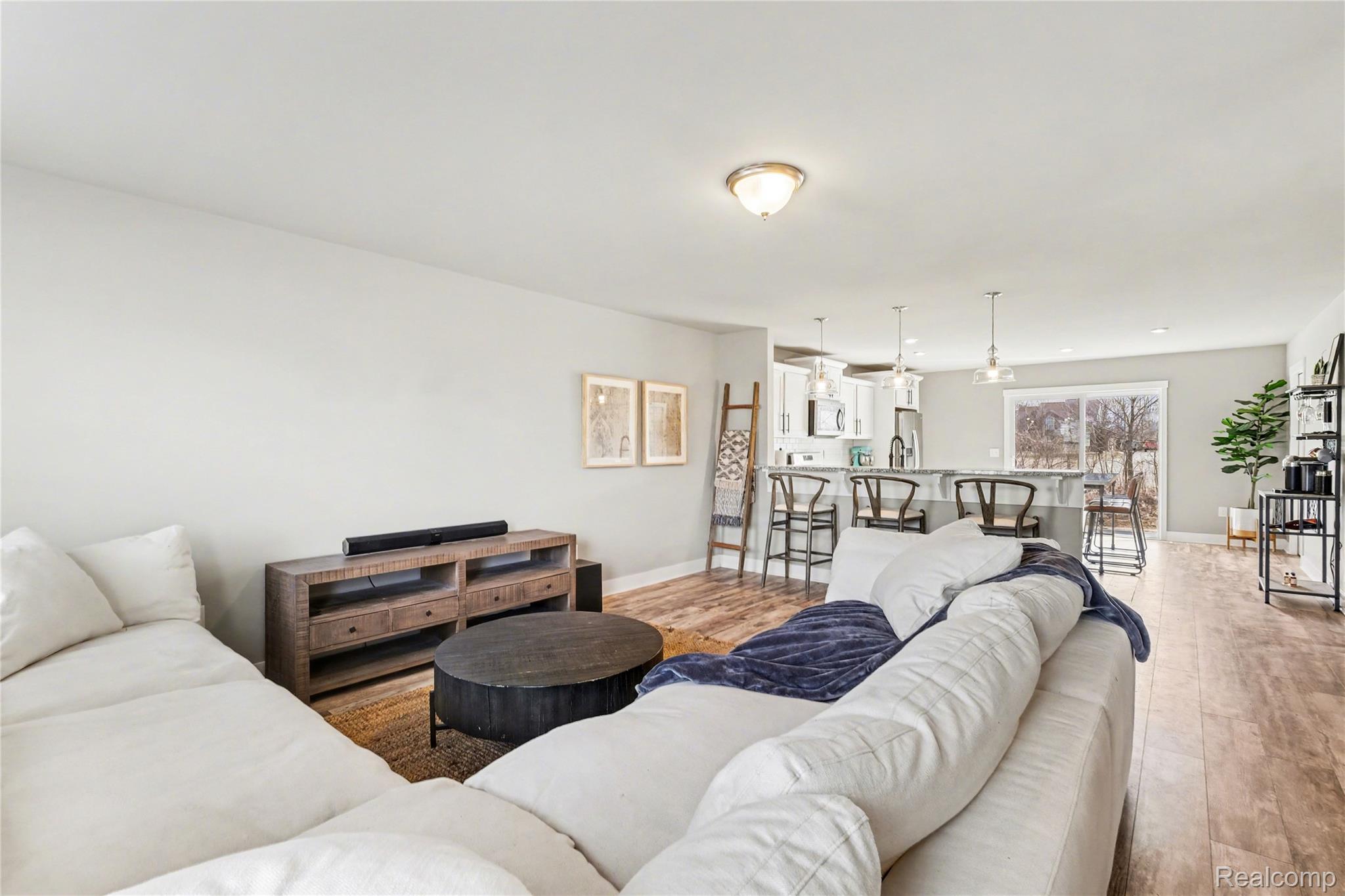 7095 Primrose Lane