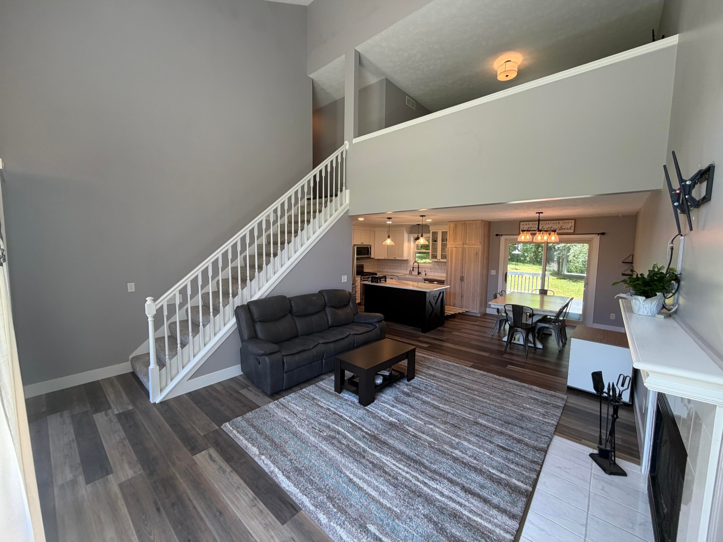 5020 Roundtree Drive