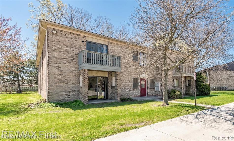 286 E. 13 MILE Road 203